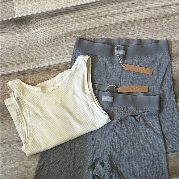 SKIMS a bundle NWT - Picture 6 of 6